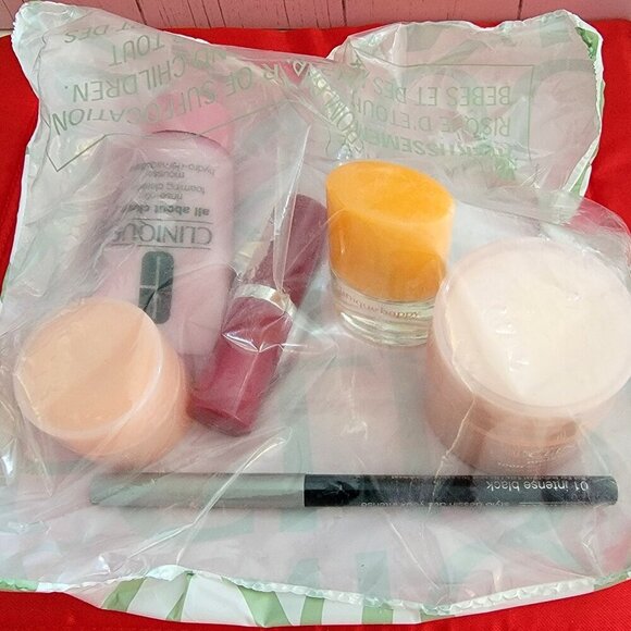 Clinique Makeup Skincare NEW & BOXED CLINIQUE Gift Set - Picture 6 of 9